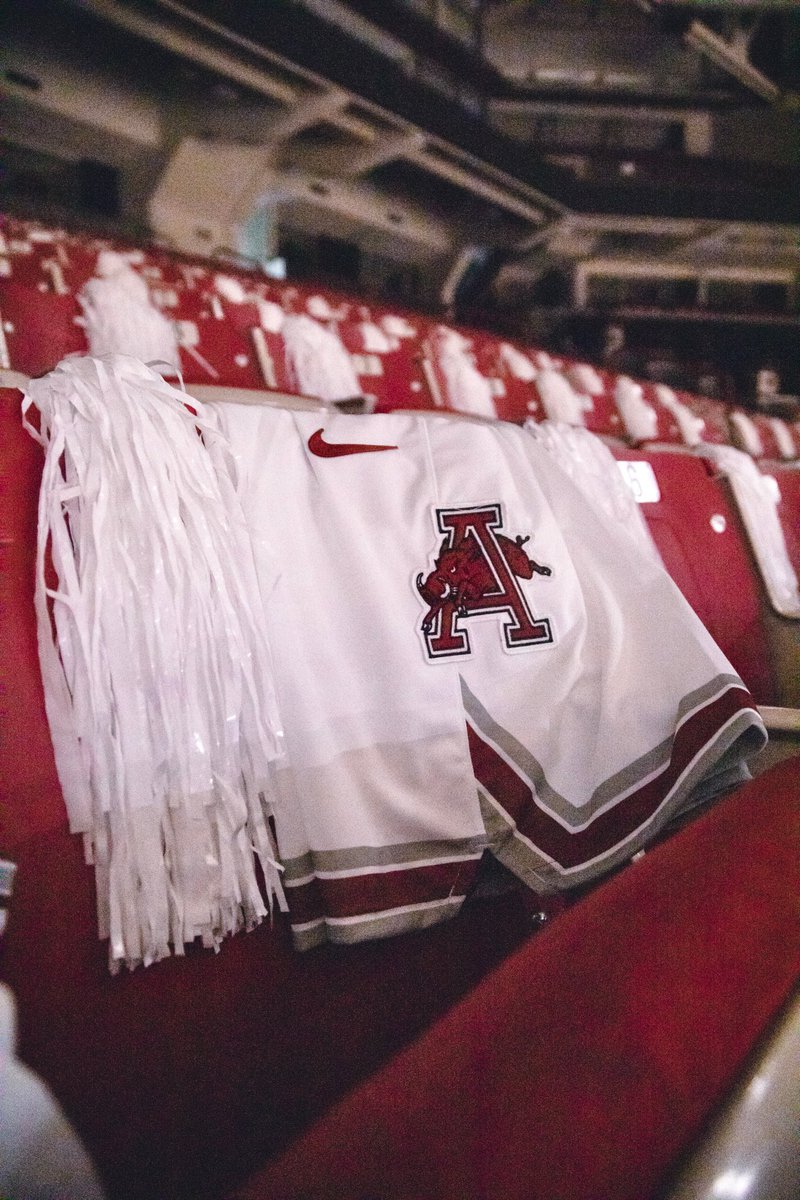 HogFlashbacks's tweet photo. .@RazorbackMBB has unveiled new unis featuring the “Hog Running Through the A” logo that they will wear on Wednesday against Alabama. 

@UniWatch https://t.co/TewNTahYwL