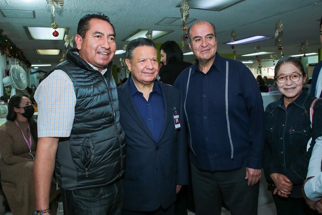 natycastrejonv's tweet photo. Agradezco al gobernador @juliomenchaca_ su visita a las instalaciones de la @SEPHidalgo, donde día a día mujeres y hombres trabajamos decididamente por la transformación de la educación, bajo su liderazgo construimos  #ElHidalgoQueQueremos 

#NatyCastrejón https://t.co/DCGFNZ7QVI
