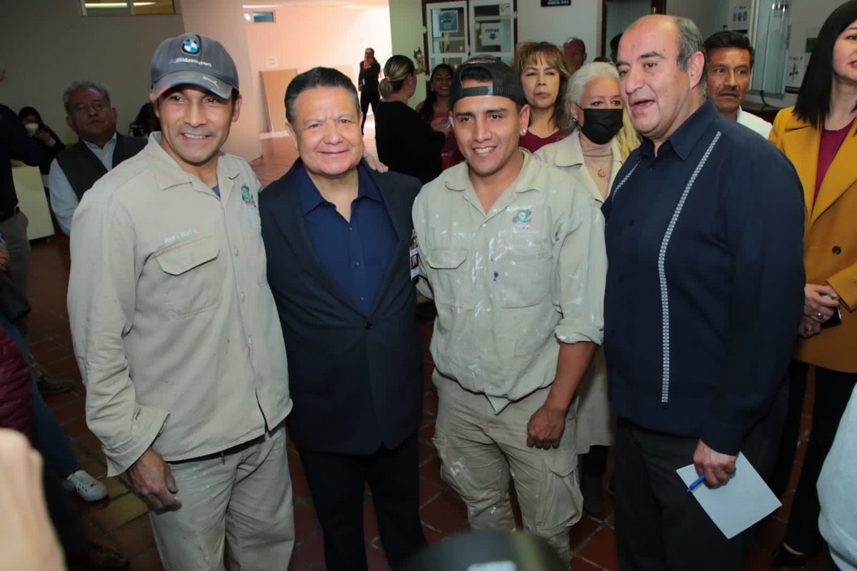 natycastrejonv's tweet photo. Agradezco al gobernador @juliomenchaca_ su visita a las instalaciones de la @SEPHidalgo, donde día a día mujeres y hombres trabajamos decididamente por la transformación de la educación, bajo su liderazgo construimos  #ElHidalgoQueQueremos 

#NatyCastrejón https://t.co/DCGFNZ7QVI