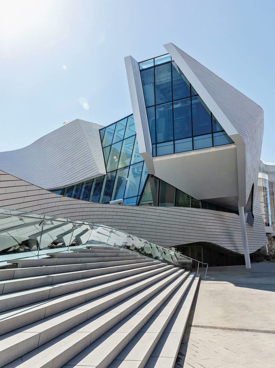 MyefskiArch's tweet image. Terracotta folds nimbly between shining glass, giving the museum a sense of edgy elegance.
#OCMA #radicalgeometry #metropolismag 

buff.ly/3XhO65H