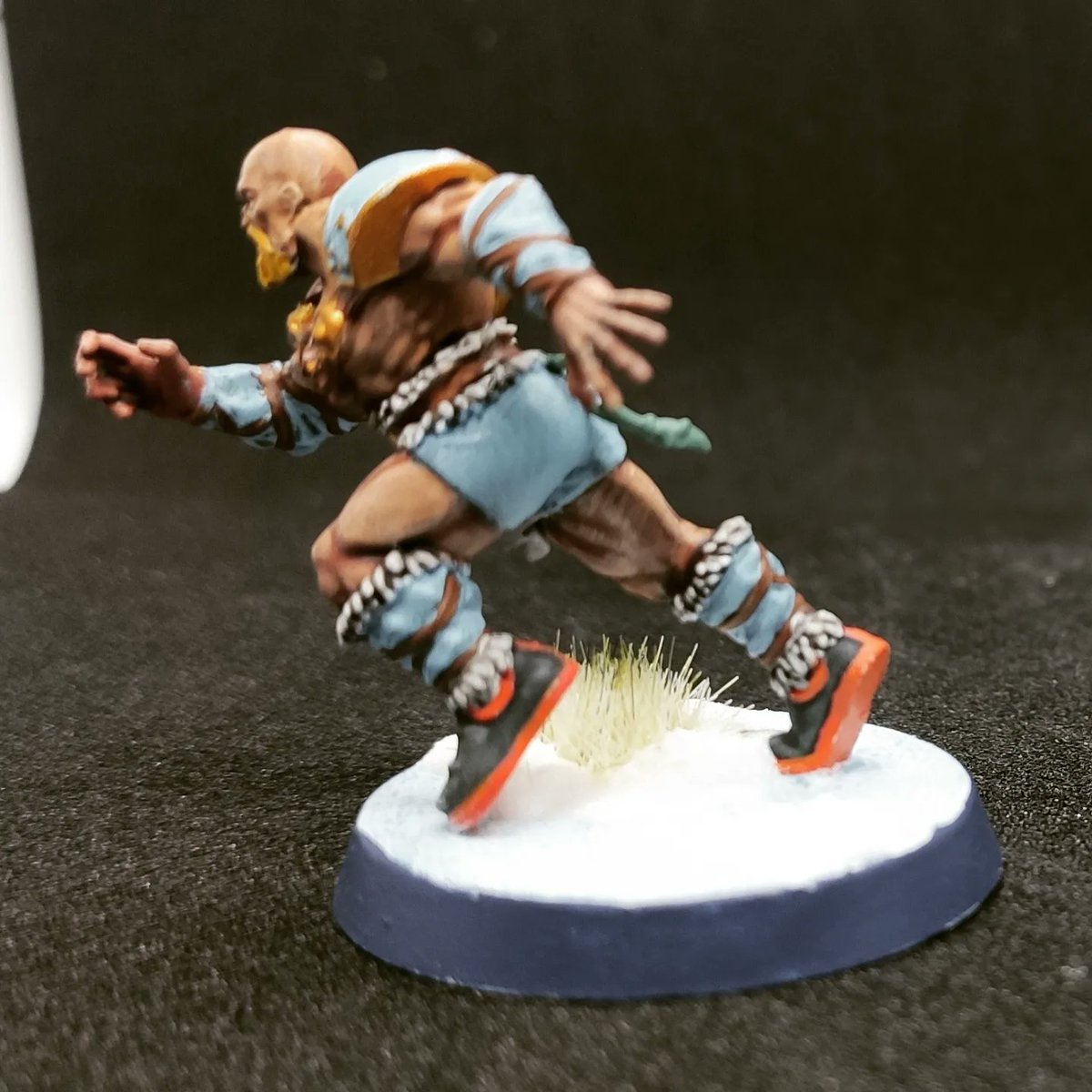 s_waites's tweet photo. Oh lord he runnin 
@warhammer #WarhammerCommunity #bloodbowl #miniaturepainting #warhammer https://t.co/434o2ghpgR