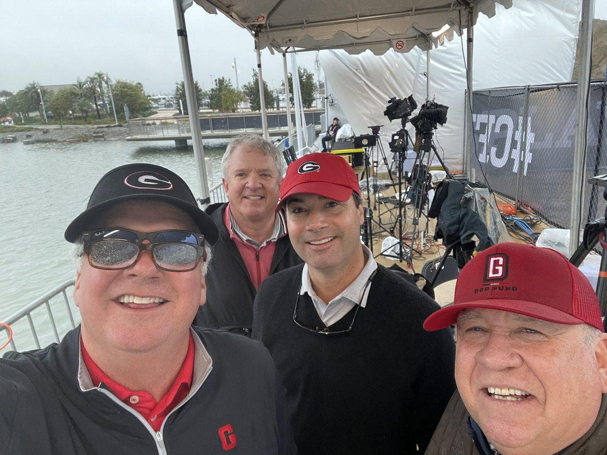 Fox5 interview is done. 11Alive is next. The media demands are taking a toll on the 4 Horsemen’s pre-gaming. However, their livers are likely thriving for the first time in days. ⚖️
#GoDawgs