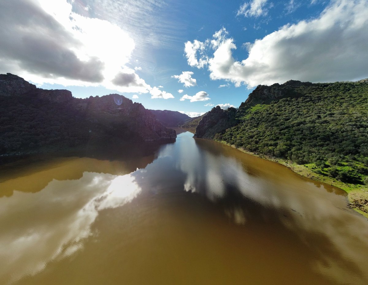 📸 | 𝘿𝙞𝙨𝙛𝙧𝙪𝙩𝙖𝙣𝙙𝙤 𝙙𝙚 𝙀𝙭𝙩𝙧𝙚𝙢𝙖𝙙𝙪𝙧𝙖

🗓 09/01/2023
✍🏽 <a href="/KetMoreno/">MorenoHernándezKet</a> 
📍Canchos de Ramiro (Cáceres)

📲 #morenohernandezket #mh #dron #drones #NaturePhotography #Photography #nature #fotografia #naturaleza