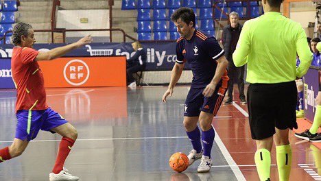 rafaelara13's tweet photo. Un placer! @FFCV_info @FutSalRFEF @AlziraFS https://t.co/id3Chv5JWP