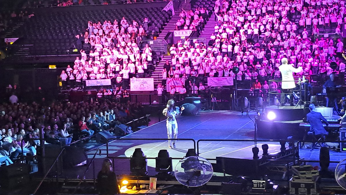 Charlie_fenn89's tweet photo. I had the most amazing privilege to accompany my schools young voices choir to their performance in Birmingham Resorts World today. It was such a long day, and they behaved impeccably. A real credit to our school. What an opportunity! And singing with Heather Small! ☺️ #ECT https://t.co/qNPzA3iTTn
