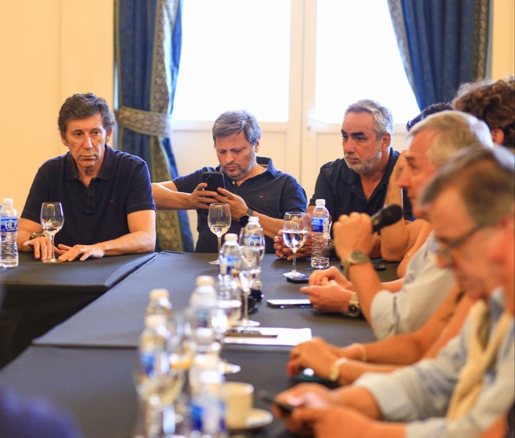 gustavoposse's tweet photo. Hoy, más que nunca, necesitamos unidad, compromiso y estrategia para que Argentina salga adelante. 

En Mar del Plata, dimos el ejemplo desde el radicalismo para mostrar que si nos ponemos de acuerdo, no hay límites en lo que podemos lograr.

¡Adelante @UCRNacional! https://t.co/SgSVha2Uxq