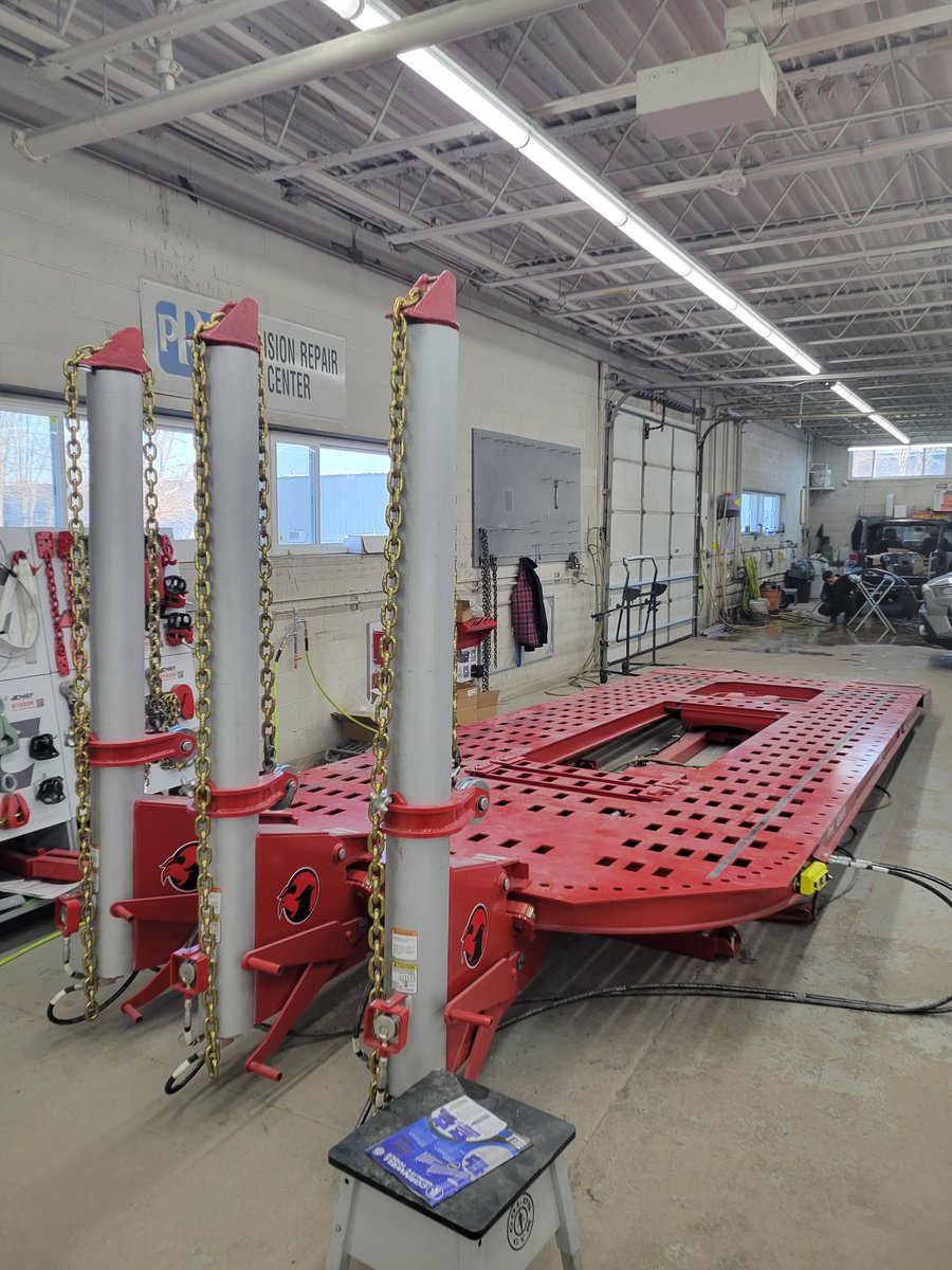 CollisionEqEx's tweet photo. Raymond Chevrolet in Antioch,  IL. needed to replace their Car-O-Liner bench with a rack capable of doing pickups and commercial vans. The technicians and management selected the Phoenix by Chief Automotive Technologies do to the ease of use, capable of pulling larger vehicles. https://t.co/5gHb1NZ8Zo