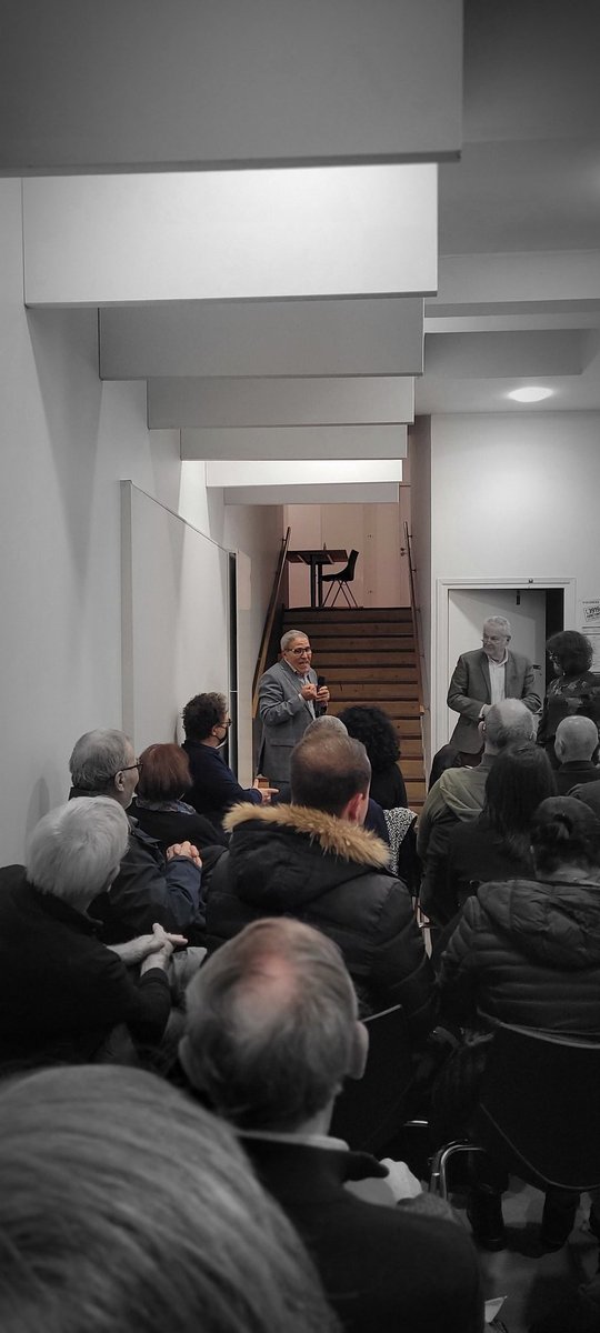 ArnaudDeniel's tweet photo. Ce soir avait lieu à la féde du parti socialiste le débat sur le prochain congrès.
Je vais soutenir @faureolivier et @Johanna_Rolland Rolland pour le TO2, mais je voulais saluer les intervants dont @NicolasMayerNMR et @NicolasMorvan pour la qualité de cette soirée.
#teamFaure https://t.co/eRPdEviU0D