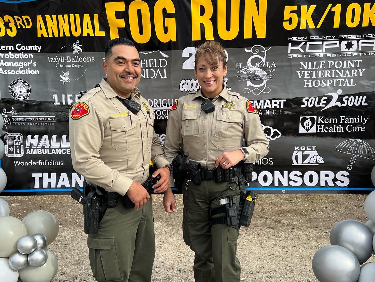 33rd annual Fog Run 🏃🏼‍♀️🏃‍♂️🏃 KCSO deputies were out running in support of KC Probation Department’s Stockdale Helping Hands program that helps at-risk youth in our #community. #communityorientedpolicing #loveyourjob #kcsojobs