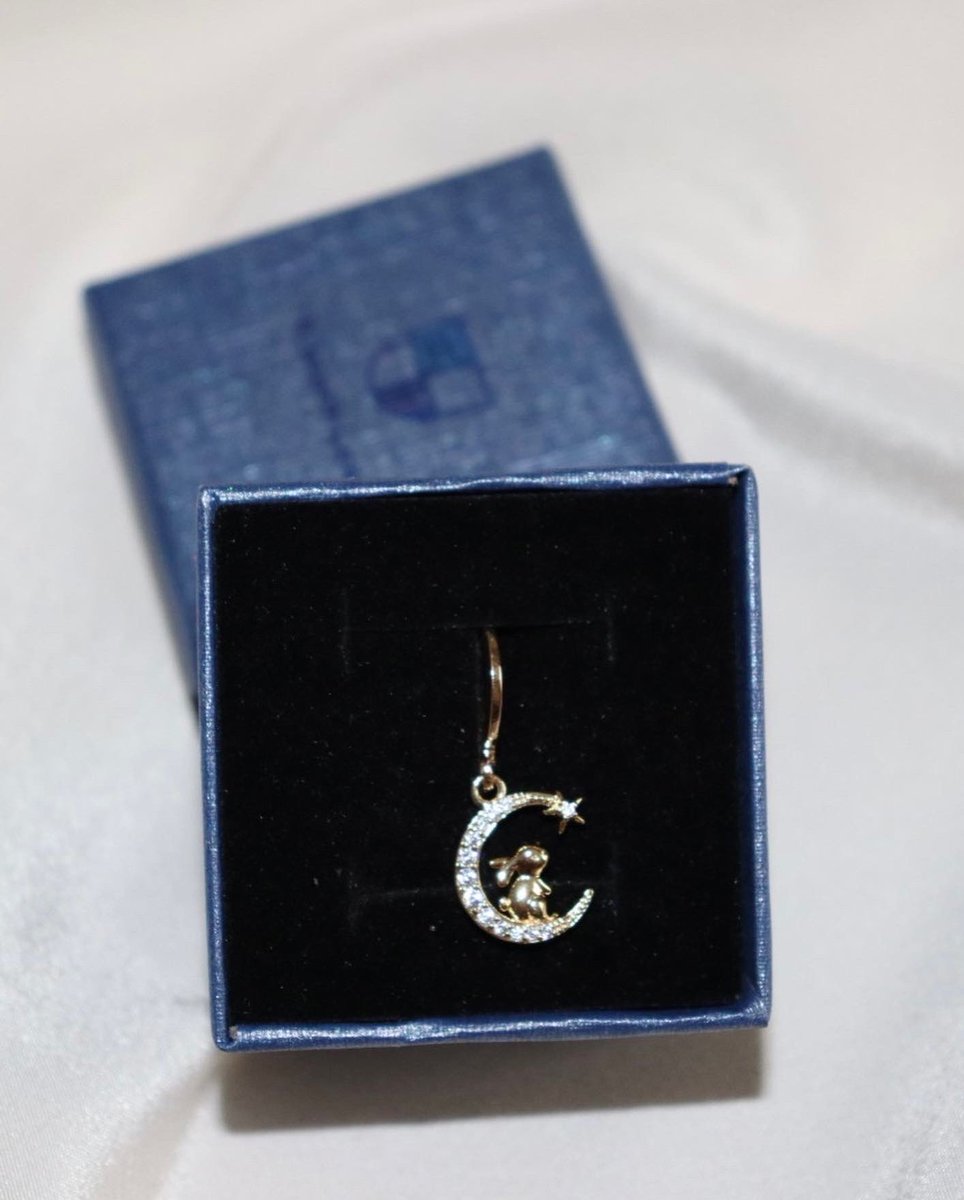 VibrantLook's tweet photo. The rabbit is a symbol of prosperity💰
Rabbits bring good luck to the family. 
Rabbits also have a solid emotional bond with their owners, which helps to maintain peace🐰
Happy 2023! 
Shop at https://t.co/QI9sdAH0XJ https://t.co/IHwF43ZEuw