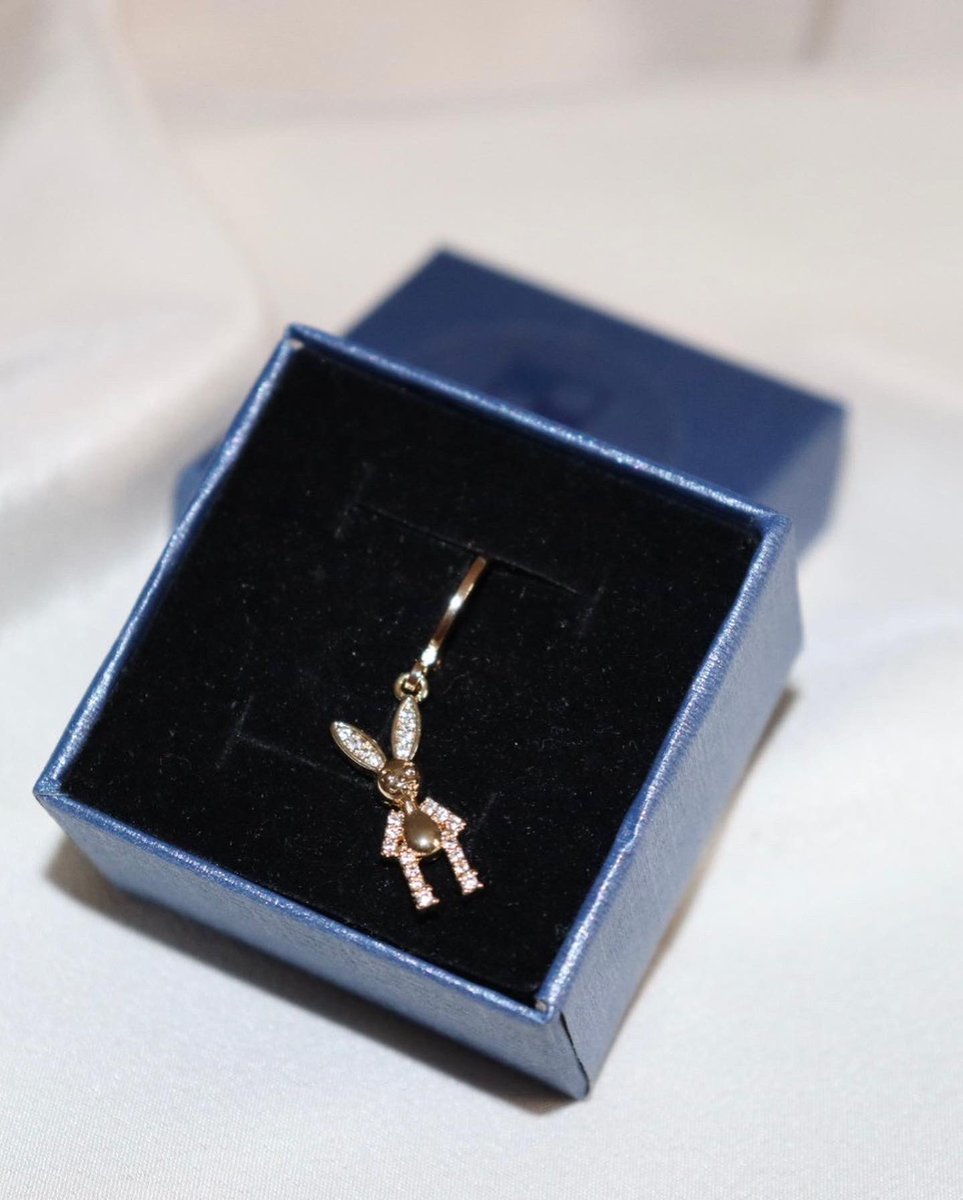 VibrantLook's tweet photo. The rabbit is a symbol of prosperity💰
Rabbits bring good luck to the family. 
Rabbits also have a solid emotional bond with their owners, which helps to maintain peace🐰
Happy 2023! 
Shop at https://t.co/QI9sdAH0XJ https://t.co/IHwF43ZEuw
