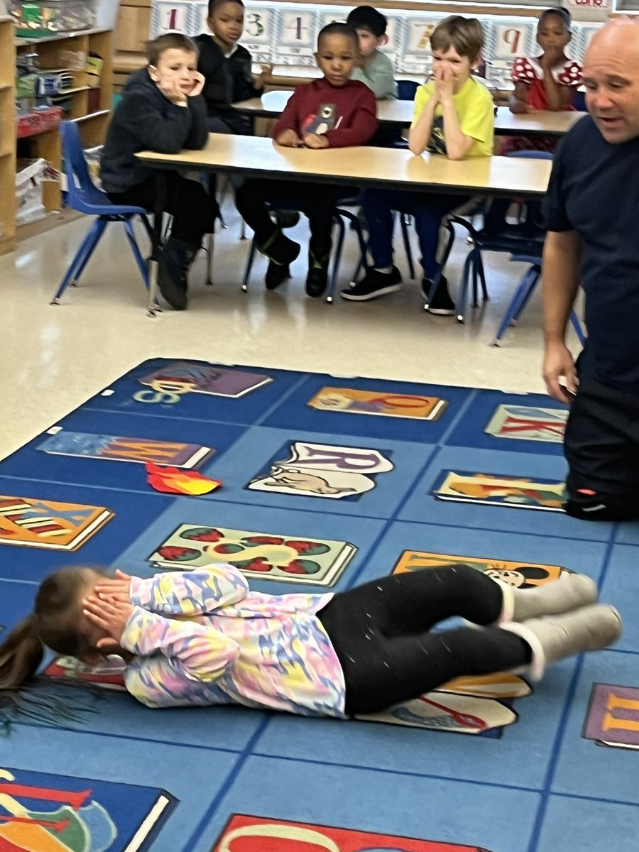 Firefighter Marshall is at E.Pole today!  Stop, Drop, and Roll!
#firefighter @taunton_schools