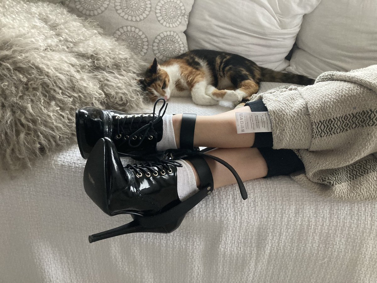 HhlPhotographer's tweet photo. Zábava musí být ❤️❤️🔝🔝👠👠 https://t.co/RNWlpbxJgQ