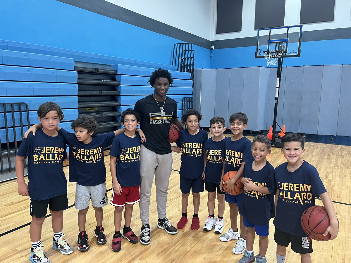 CoachJBCamp's tweet photo. Happy Monday! Be on the look out for #JuniorPanthers to be back in 2023‼️Dates dropping this week‼️Arturo Dean ( @yg.turo )&amp; the rest of the Panthers are excited to meet all the young ballers in the area‼️ #PawsUp https://t.co/lq6hUN5y9p