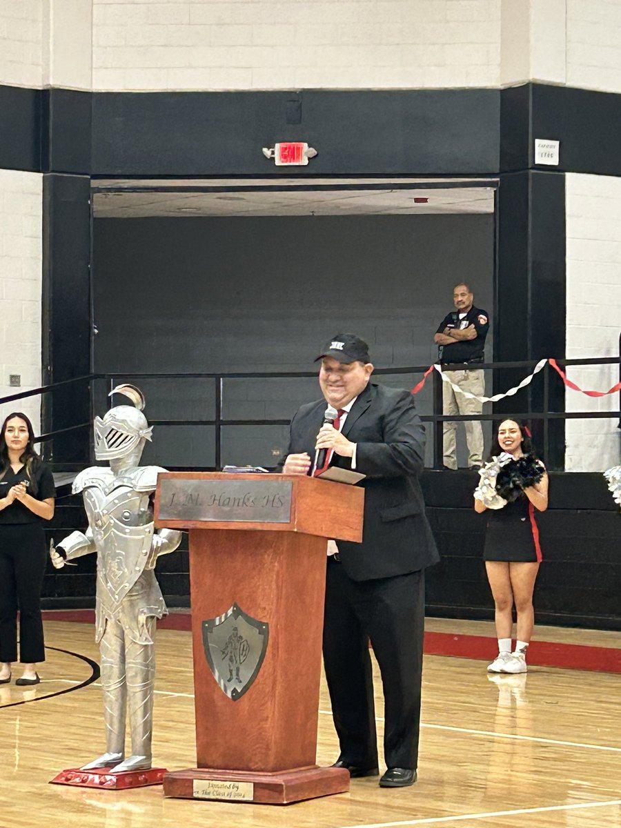 The Kingdom has their new Head Football Coach/Athletic Coordinator.  Welcome to the Kingdom Coach Veliz!  DISTRICTOFCHAMPIONS! @YsletaISD @Hanks_Football