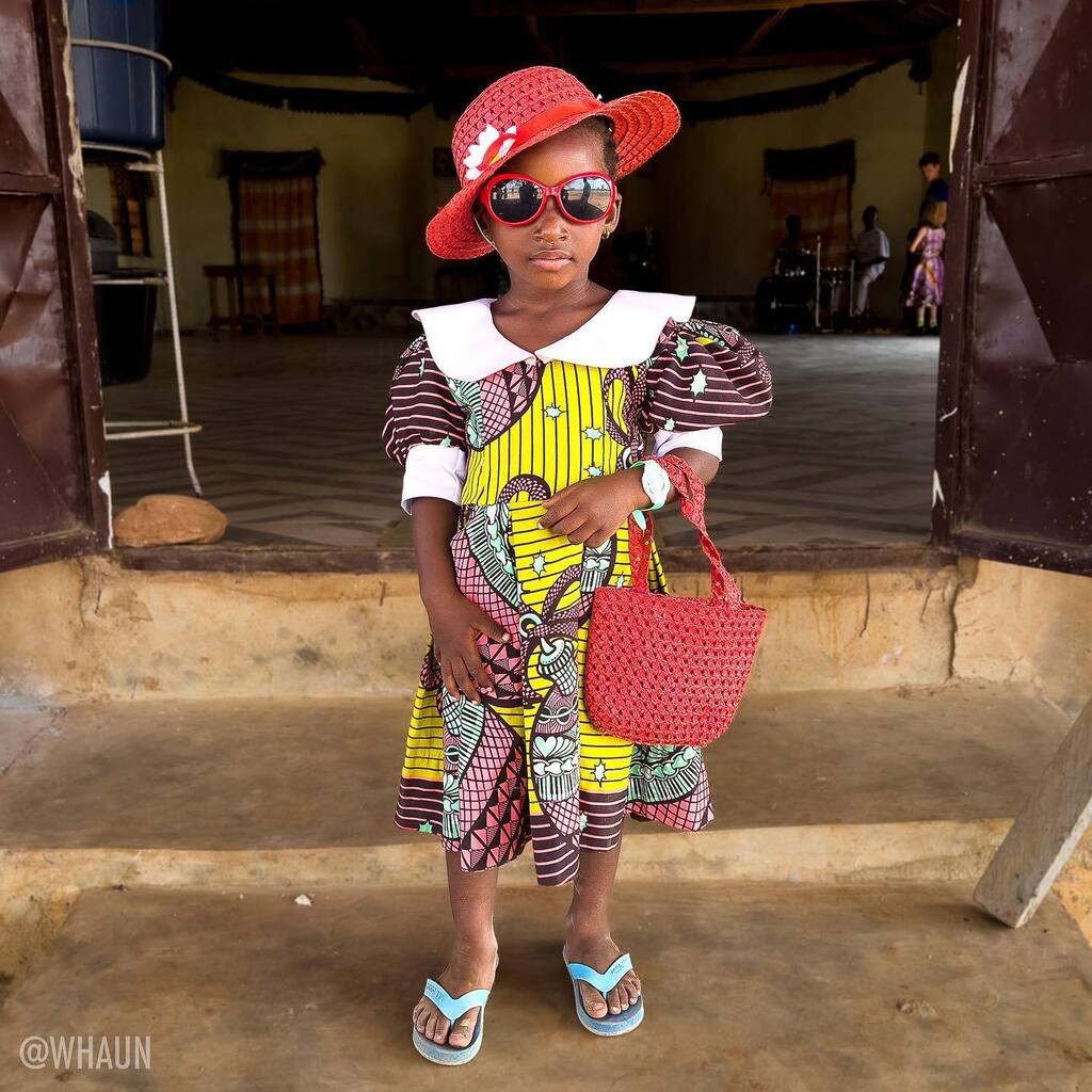 Church Fashion Vol. 28 📸
Only needed one portrait at church this week because this little diva stole the show! You shoulda seen her strutting into church. 😂
•
•
#ghana #ghana🇬🇭 #mamprusi #africanprint #africanprintlovers #churchclothes #africanfashio… instagr.am/p/CnNeJwVjH3l/