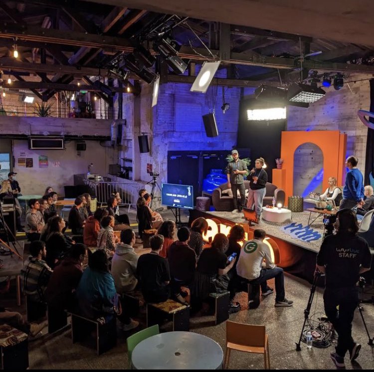 coratieuville's tweet photo. J+1 après la fin de la #GameJamARTE et déjà nostalgique de l’ambiance des plateaux, de la motivation des jammers et mentors, de la déco électrique de Lucie, de la boiler room de @2080music et bien d’autres moments ! On en ressort avec des souvenirs et des idées plein la tête ✨ https://t.co/d9PcndSCJr