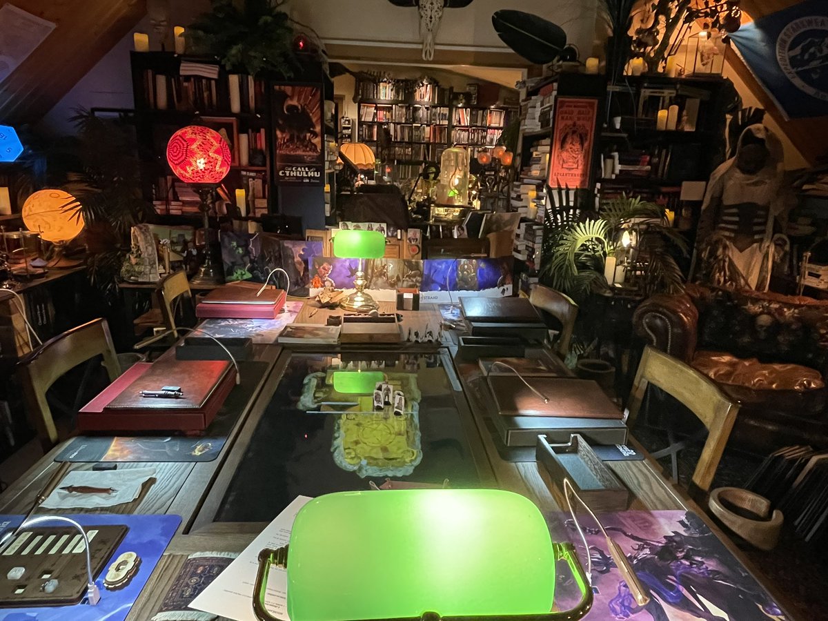 Ce soir c’était #CurseOfStrahd en #DD5 / #HérosEtDragons !
45éme session, environ 130h. On est presque aux 3/4. Presque. 😅🧛🏻
#JDR #RPG