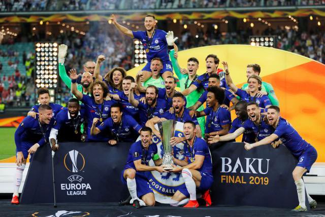 UriCFC_'s tweet photo. Solamente paso a recordarles que ganamos la Champions y la Europa League en la cara del City y del Arsenal. Ahora por un par de partidos perdidos en la premier te quieren hablar de que inventaron en el fútbol y cuando de verdad importaba les rompimos el culo, abrazo gente. https://t.co/cw4gq8S1K6