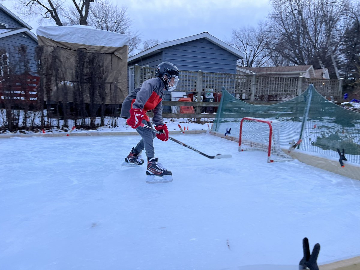 badgerhockeyfan's tweet photo. Survived the melt and back in business for at least a few days. #backyardrinks #backyardhockey #hockey #backyardicerink #backyardrink https://t.co/AzwaJTcocJ
