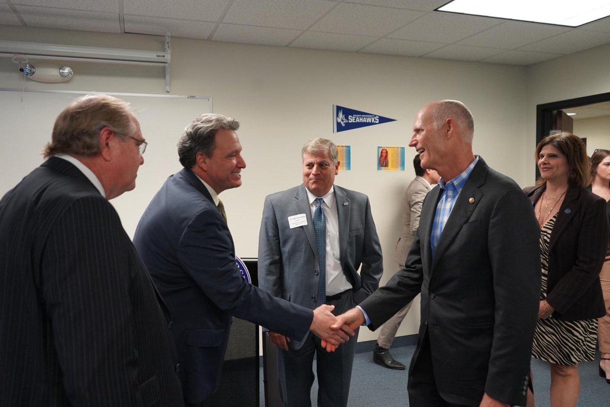 SenRickScott's tweet photo. When it comes to education, parents know best.

To #MakeWashingtonWork, we MUST keep the federal government out of decisions best made by families. https://t.co/8kcOv5vgnF