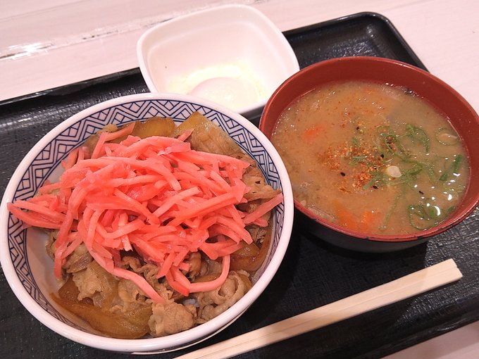 掛川PAの吉牛って味噌汁無いのね(豚汁はある) (゜д゜)ウマー 