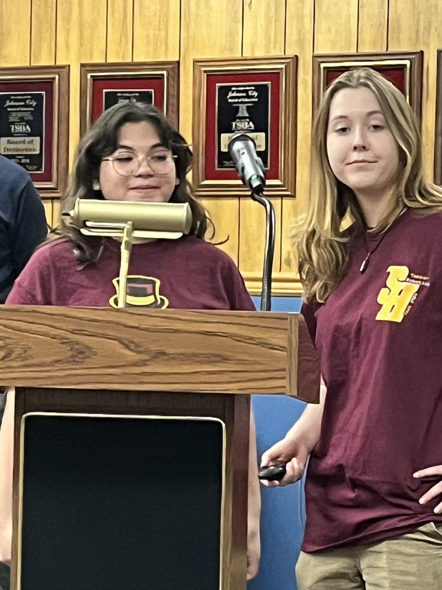 Julia Decker tweet media