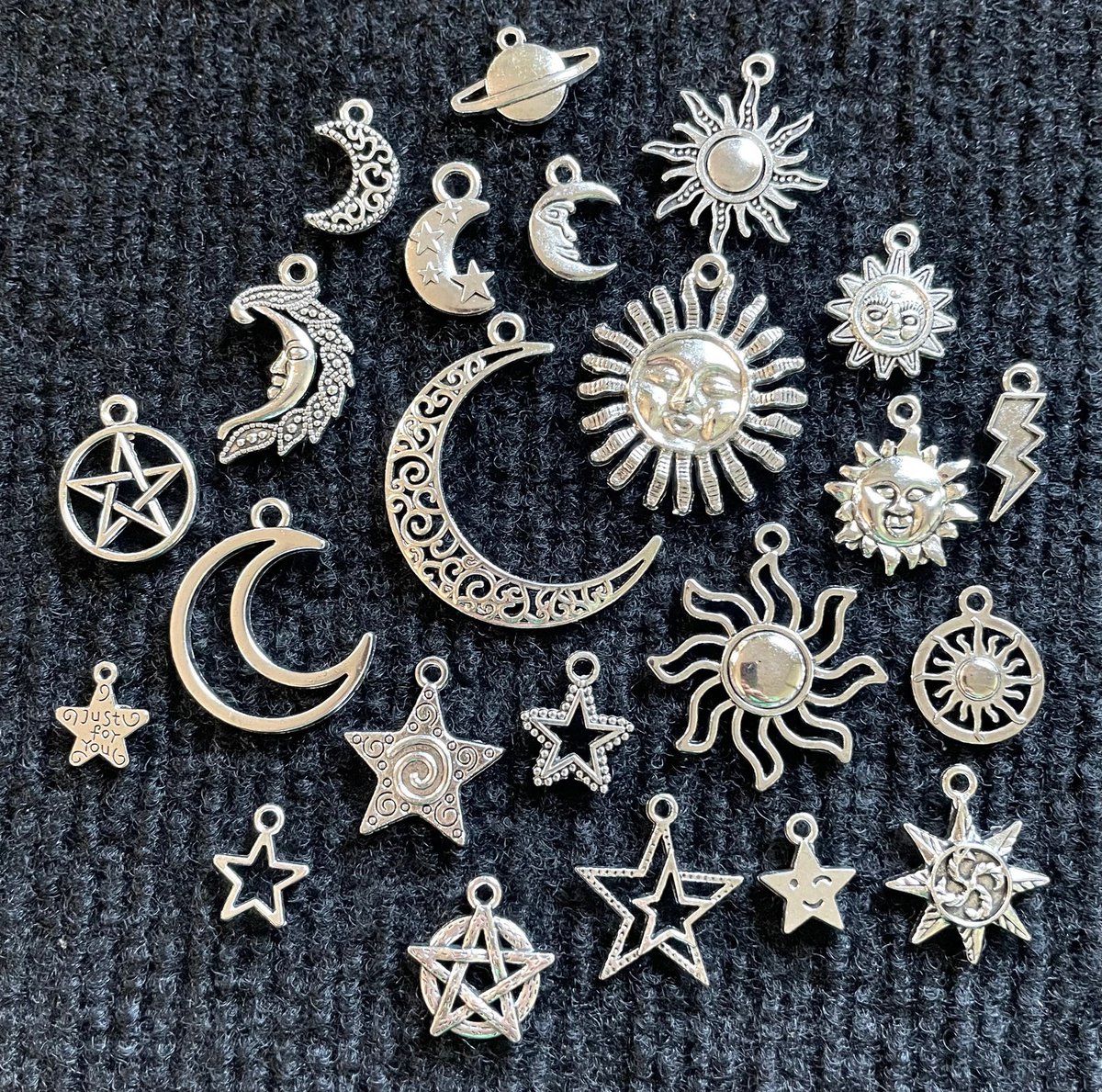 dhakarsujeet's tweet image. 23 Piece Celestial And Pentagram Charm &amp;amp; Pendant Set antique silver metal charms for jewelry making
 #Antique #PendantSet #PieceCelestial #Silver #PentagramCharm #gift #JewelryMaking #Charms #metal #StuffByWoosiesMom #etsy

👉etsy.com/listing/132688…