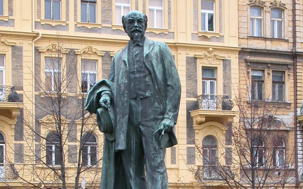 "En 2020 ESF malavare subvenciis mian projekton “Ĉu loka internaciisto? Bohemujo kaj centr-eŭropaj esperantistoj inter la loka, nacia kaj tutmonda niveloj (1880-aj ­– 1920)”. En la malfrua parto de tiu aŭgusto mi alvenis kun mia filo en Prago"... mallonge.net/vc