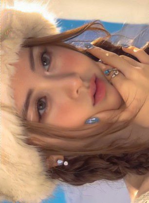 yunjinpicsx's tweet photo. HOTTEST WOMAN ALIVE https://t.co/QmUHPh3WMr
