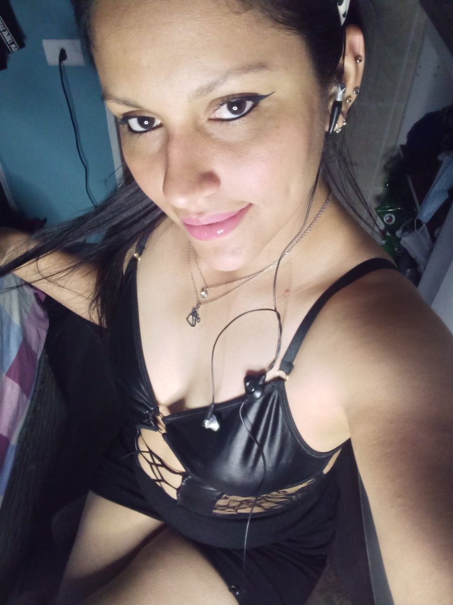 Cristindiaz23's tweet photo. Feliz Lunes babys 🖤🥵 https://t.co/rPOsAViHso