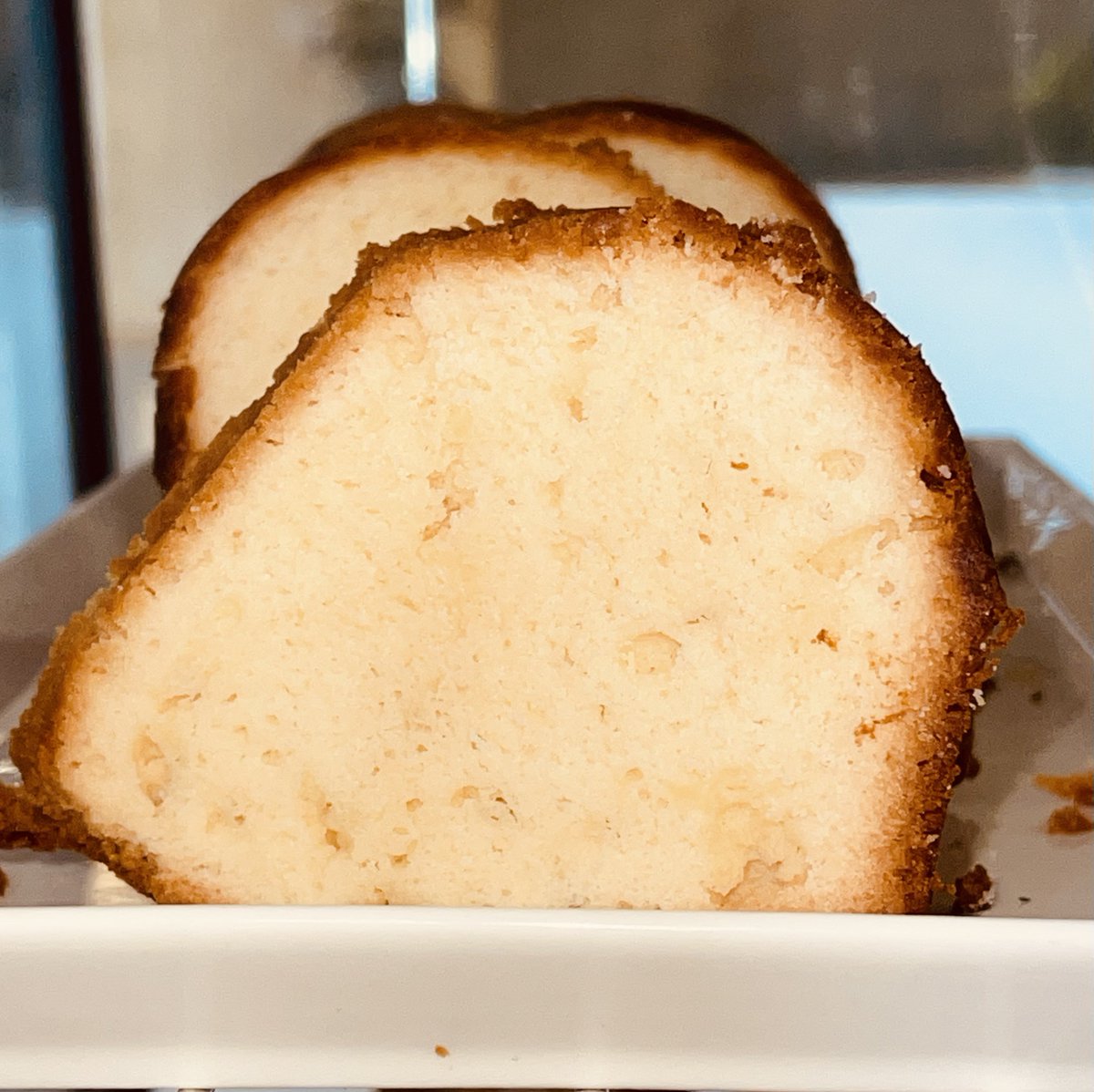 dessertdivas's tweet photo. Butter pound cake for your Monday.

#SouthernGirlMagic https://t.co/Yxf4kpMIwf