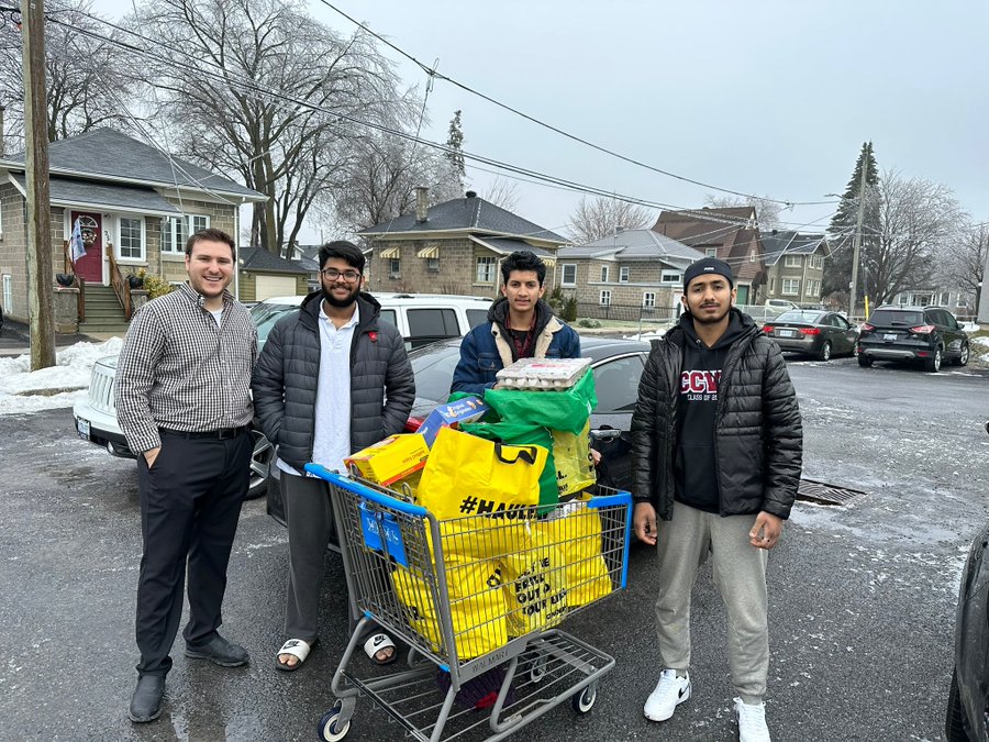 Our Muslim Youth from coast to coast have been donating food items to Food Banks across Canada as part of <a href="/AMYACanada/">Muslim Youth Canada</a>'s nationwide #MillionLbsFood campaign to donate Million Pounds of Food.

Our Muslim Youth has always sought to be at forefront in serving humanity

#Mercy4Mankind