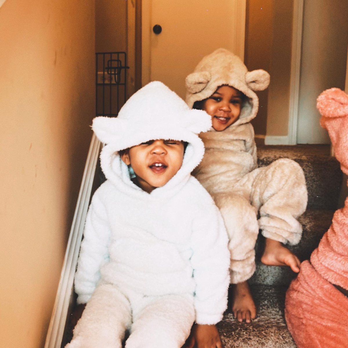KeyisQueen's tweet photo. Lol I’m my babies personal photographer 😍 #Keyplus3 #Novakids https://t.co/Bdg9vEDyNB