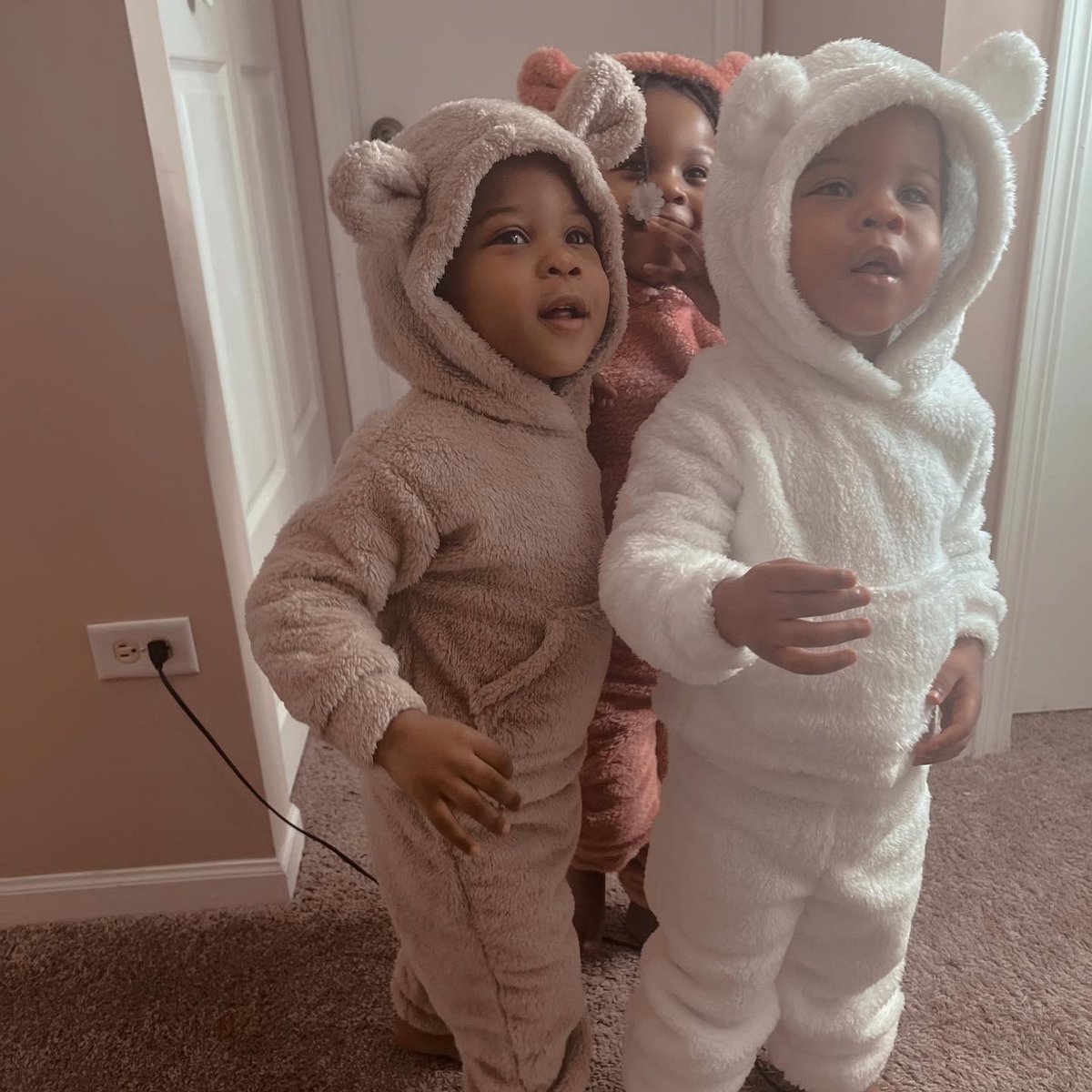 KeyisQueen's tweet photo. Lol I’m my babies personal photographer 😍 #Keyplus3 #Novakids https://t.co/Bdg9vEDyNB