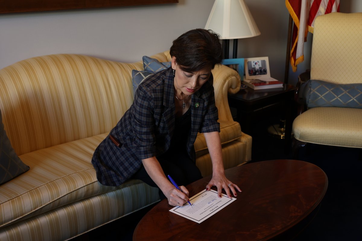 RepYoungKim's tweet photo. Back in DC at work for #CA40. I signed my oath of office and am still pinching myself that I am able to serve as your Representative in Congress. My team and I will continue to work around the clock to deliver results for Southern California. https://t.co/AAwuuBwJwv