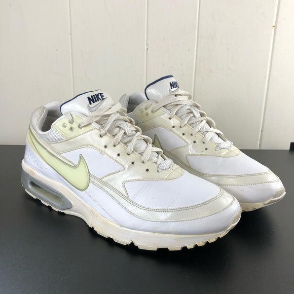 FloremDecoris's tweet photo. So good I had to share! Check out all the items I'm loving on @Poshmarkapp #poshmark #fashion #style #shopmycloset #bathbodyworks #stuartweitzman #nike: https://t.co/3p04lUEbWJ https://t.co/08kpN60UV9