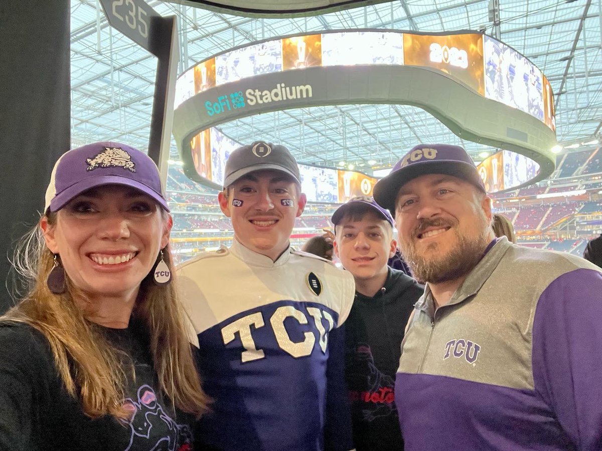 Swim_Write_Run's tweet photo. #cfbplayoff #tcu #TCUFootball #hypnotoad https://t.co/sSeiHbguUq