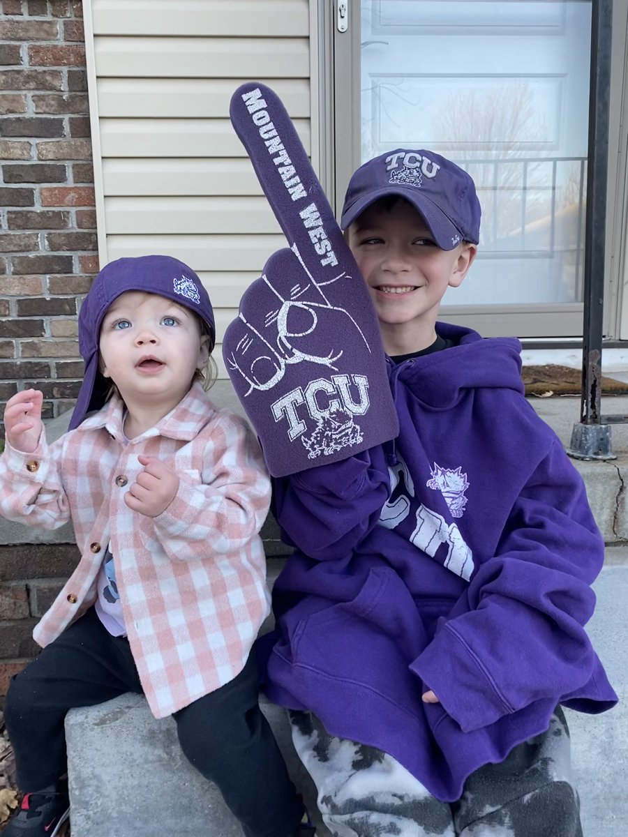 TCUHusker's tweet photo. Cheering on our Frogs tonight! @TCUFootball @TCUAlumni @TCU_Athletics #GoFrogs #RahRahTCU #CFBPlayoff https://t.co/qf91Td3fXl