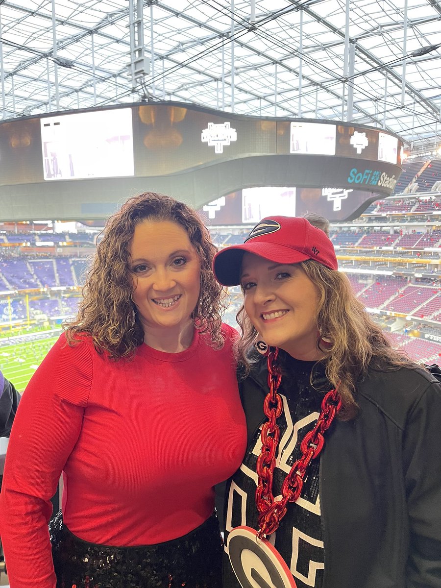 CiCi14's tweet photo. Let’s GOOOOO! #CFPNationalChampionship https://t.co/bxL29mQjaQ