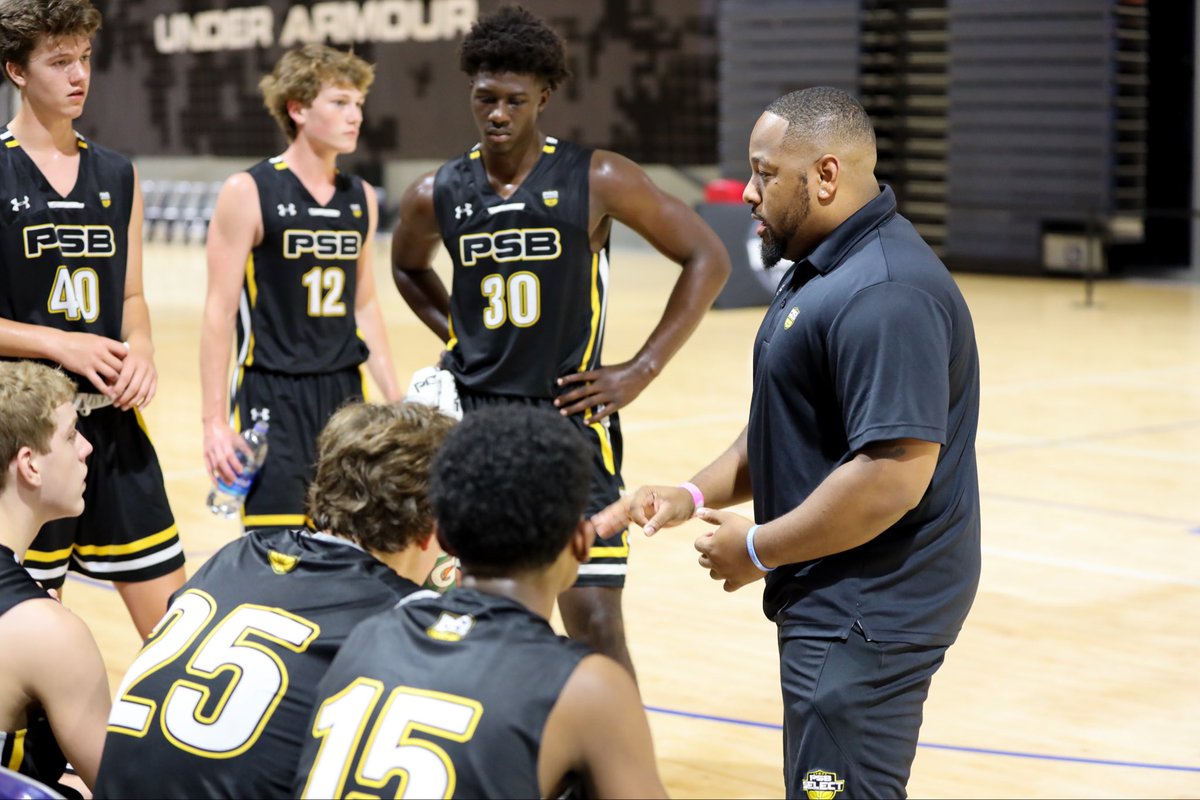 CoachJonesACS's tweet photo. Big shoutout to @JalonWlaker tonight playing in the Natty Title Game! Not too long ago he was running the 5 on 15u. Go Dawgs! https://t.co/EZ9nsAD8sM