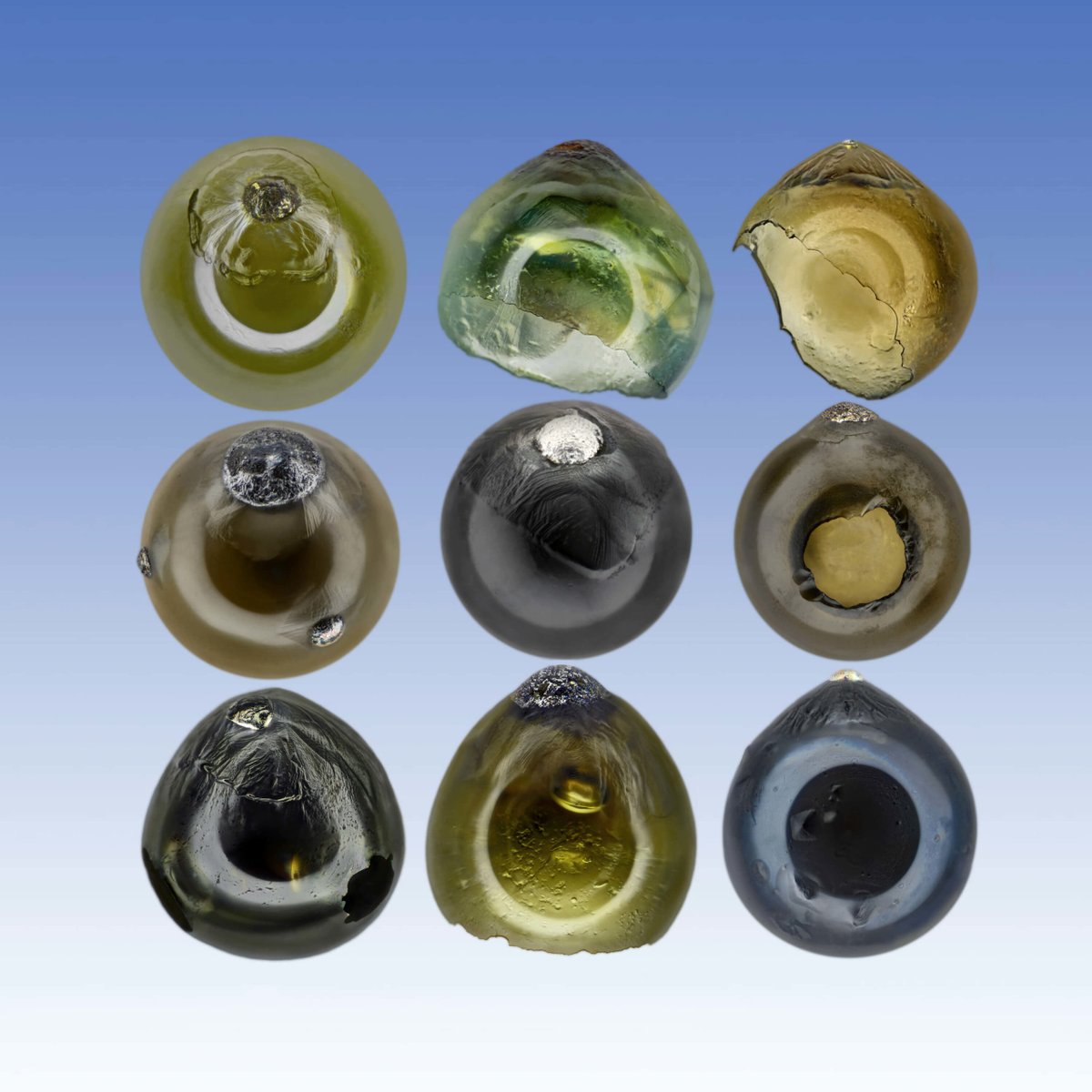prjstardust's tweet photo. @BraydenCreation Here is a collage of micrometeorites, most of which measure between 0.2-0.4 mm. They display a phenomenon we describe as "The Soap Bubble Effect", where crystallization in the molten rock is triggered by metal or other dense element.

https://t.co/gDTOrRbnKE https://t.co/LVMBJSwPXn