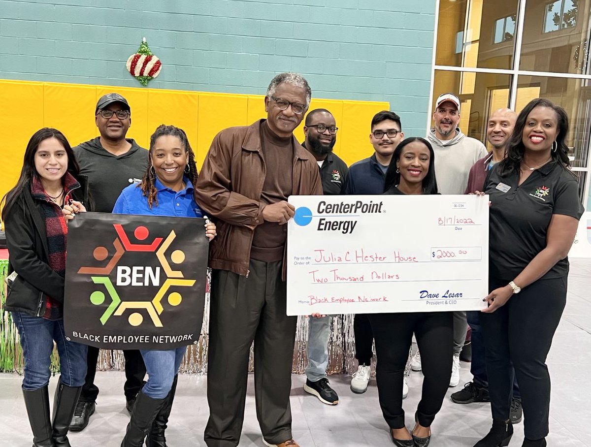 CenterPoint's tweet photo. We love community partners like @HesterHouse1943 that seek to empower, build &amp; sustain. That's why our Black Employee Network group was happy to spread the holiday spirit alongside @RepHaroldDutton at the annual Christmas in The Nickel for members of the 5th Ward. #CNPCares https://t.co/XYdsyaD4Mr