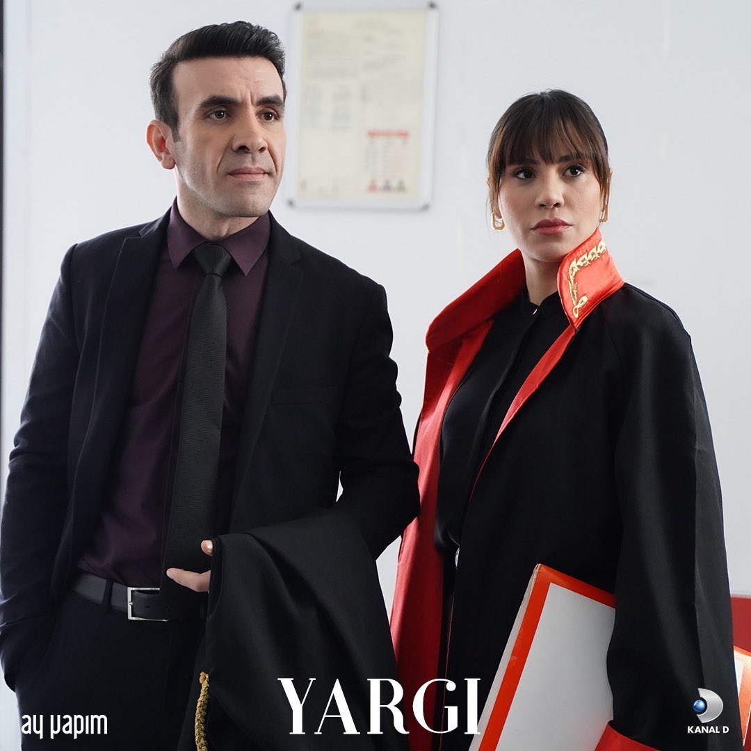Eloanamagalhaes's tweet photo. O casal de Promotores Pars e Derya vão se casar. E que sejam felizes! #DePar #Parya 💖😍
#Yargı #SukranOvali #MehmetYilmazAk https://t.co/q2HV0o6rYr