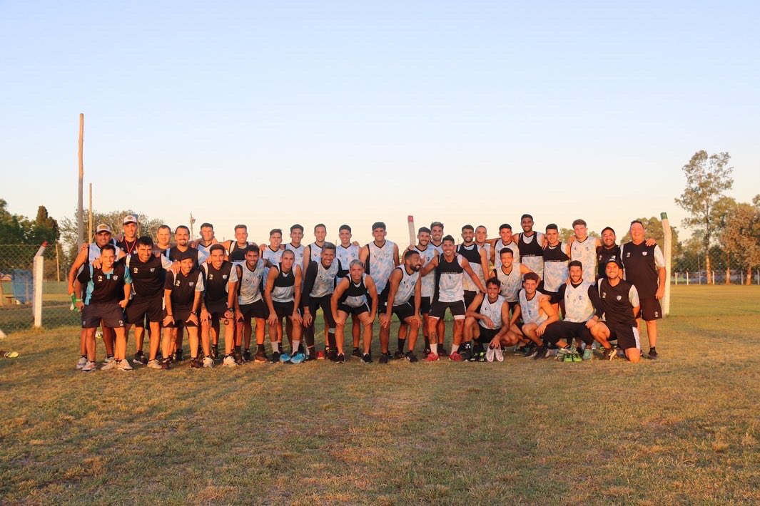 ¡𝗩𝗮𝗺𝗼𝘀 𝗽𝗼𝗿 𝘂𝗻 𝗴𝗿𝗮𝗻 𝟮𝟬𝟮𝟯! 👊🏼💪🏼

Se va terminando la pretemporada y este equipo está listo para dar pelea.

#VamosTricolor 🇪🇪