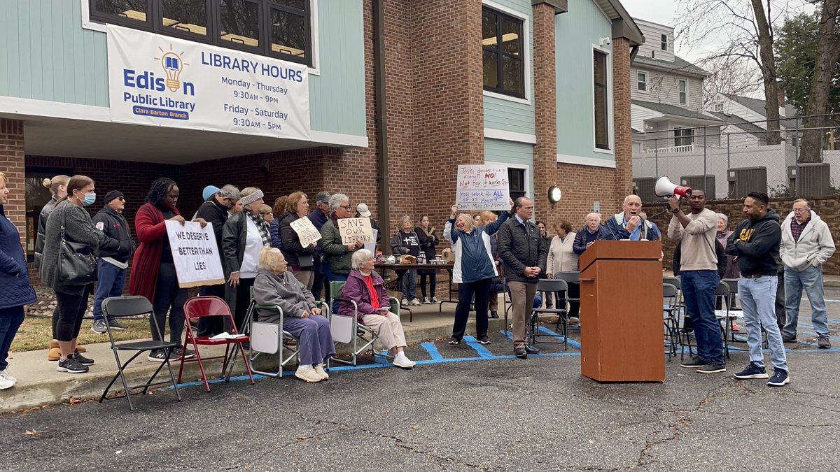 TheEdisonSun's tweet image. Edison mayor to hold meeting with upset Clara Barton residents on relocation of library Jan. 12

centraljersey.com/2023/01/03/edi…