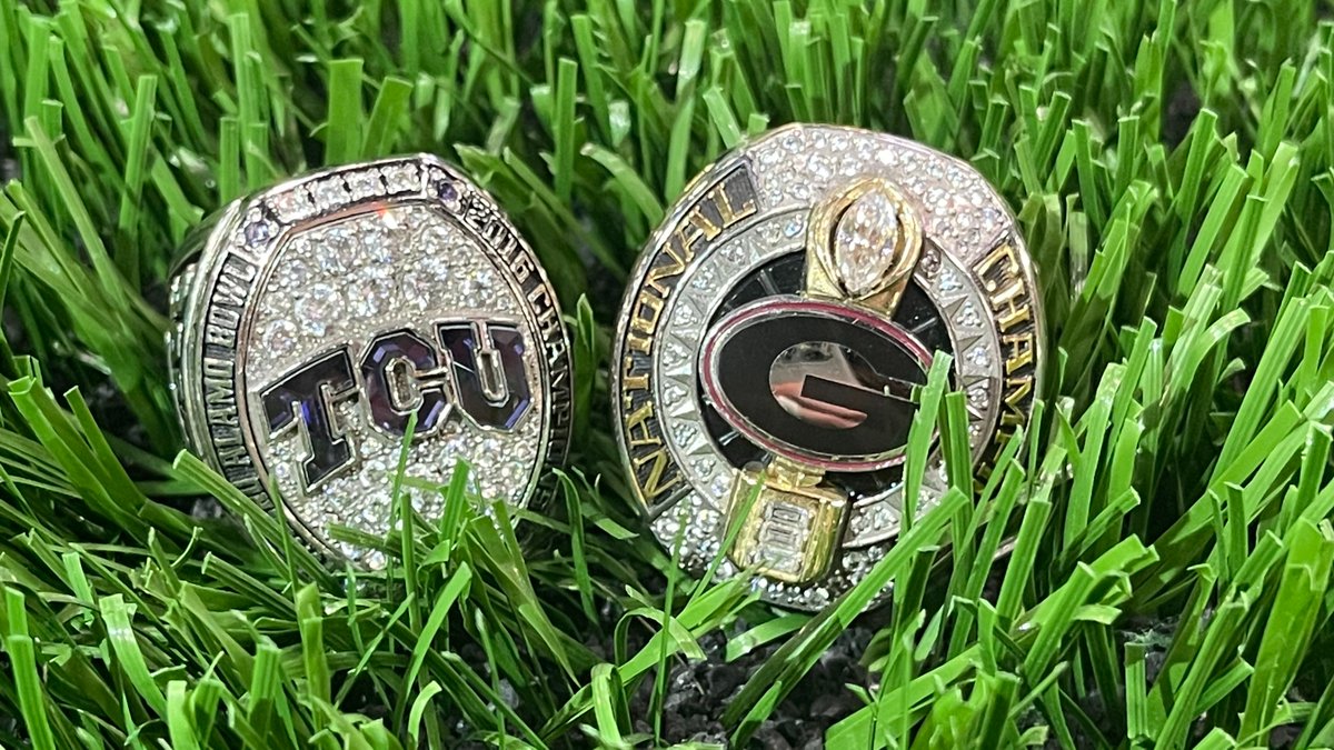 Jostens's tweet photo. We are READY for tonights BIG game❄️💍
 #1 seed @GeorgiaFootball vs #3 seed @TCUFootball  🏈 May the best team win😎 

#NCAA #MyJostens https://t.co/GM2wlA4RAO