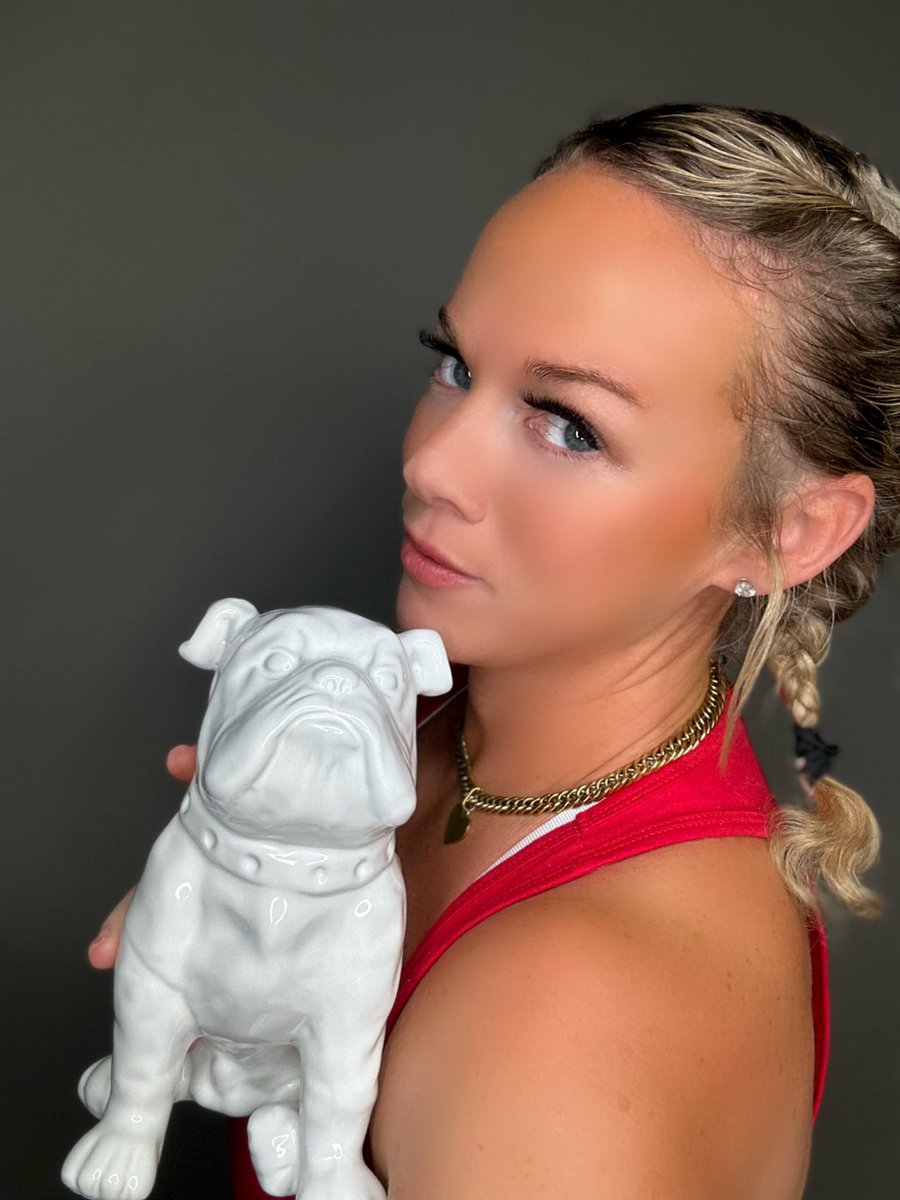 TheLexiMay's tweet photo. I have two words for tonight….. GO DAWGS!!
 #sec #nationalchampionship #uga #ugafootball #godawgs #dawgnation #secfootball #football #onlyfans #onlyfansgirl #onlyfansmodel #onlyfansbabe #onlyfansmilf #milf #hotmom #hotwife #girlnextdoor #girlswholift  #footballfans https://t.co/o5LZt3aWGd
