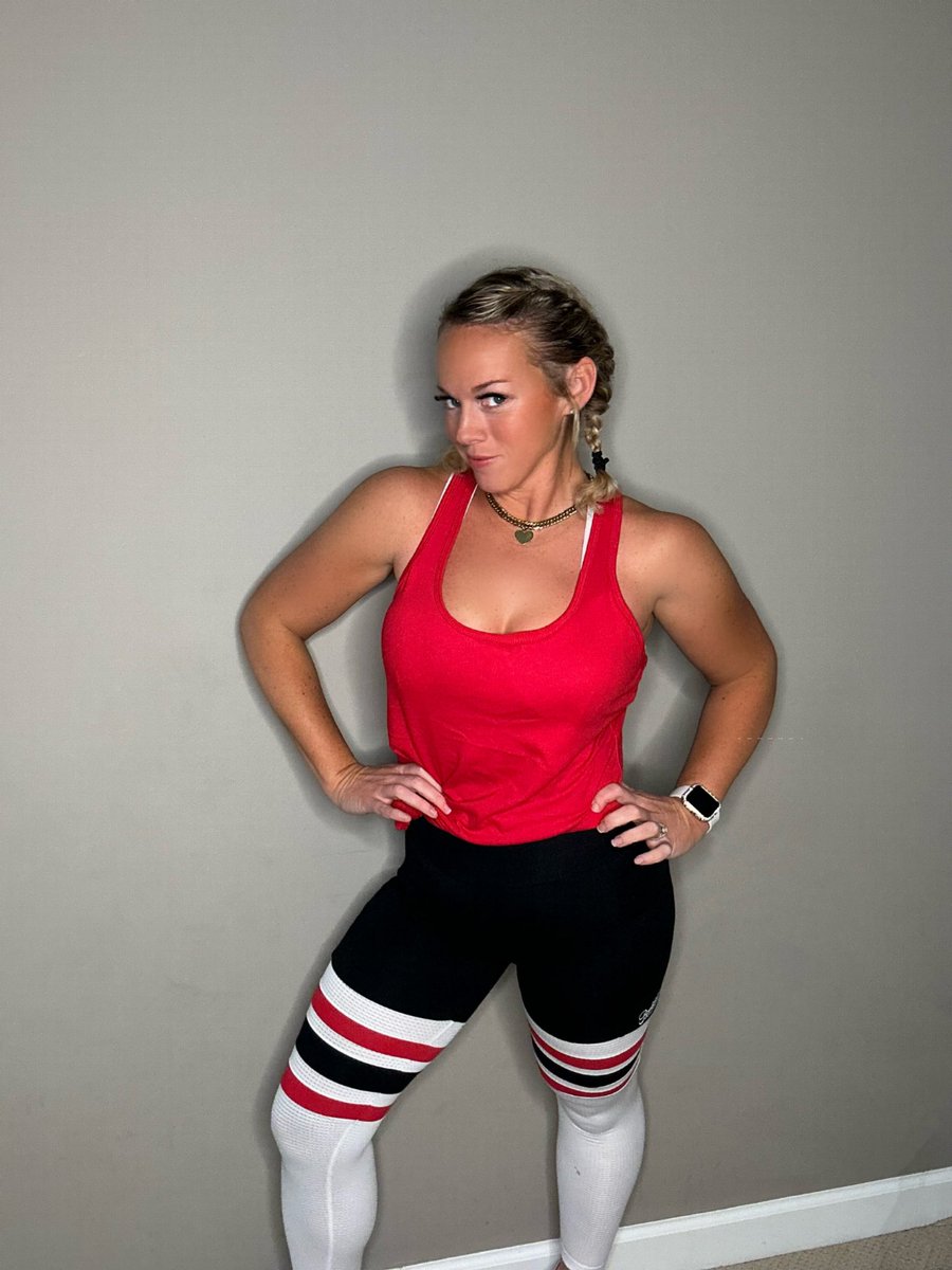 TheLexiMay's tweet photo. I have two words for tonight….. GO DAWGS!!
 #sec #nationalchampionship #uga #ugafootball #godawgs #dawgnation #secfootball #football #onlyfans #onlyfansgirl #onlyfansmodel #onlyfansbabe #onlyfansmilf #milf #hotmom #hotwife #girlnextdoor #girlswholift  #footballfans https://t.co/o5LZt3aWGd