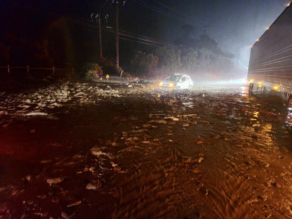 🚧SR-126 is CLOSED from Fillmore City limits to Fairview Canyon for mud flows across ALL lanes🚧 Multiple vehicles stuck in the flow. <a href="/CHPMoorpark/">CHP Moorpark</a> is working to rescue stranded drivers. Use I-5 to detour.<a href="/CityofMoorpark/">City of Moorpark</a> @MoorparkSheriff @fillmoresheriff <a href="/VCFD/">Ventura County Fire</a> <a href="/CaltransDist7/">Caltrans District 7</a>